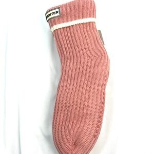 HUNTER Women Sipper Socks OSFM Fuzzy Cozy Warm Non Slip Grippers Pink Cream NWT